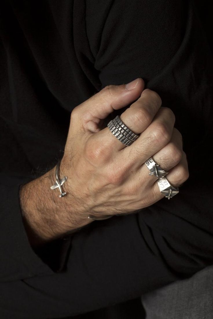 ¿Cuál es el significado de cada dedo en los anillos?