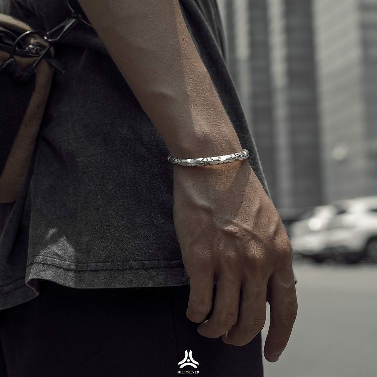 Mejora tu estilo con pulseras de plata de ley para hombre