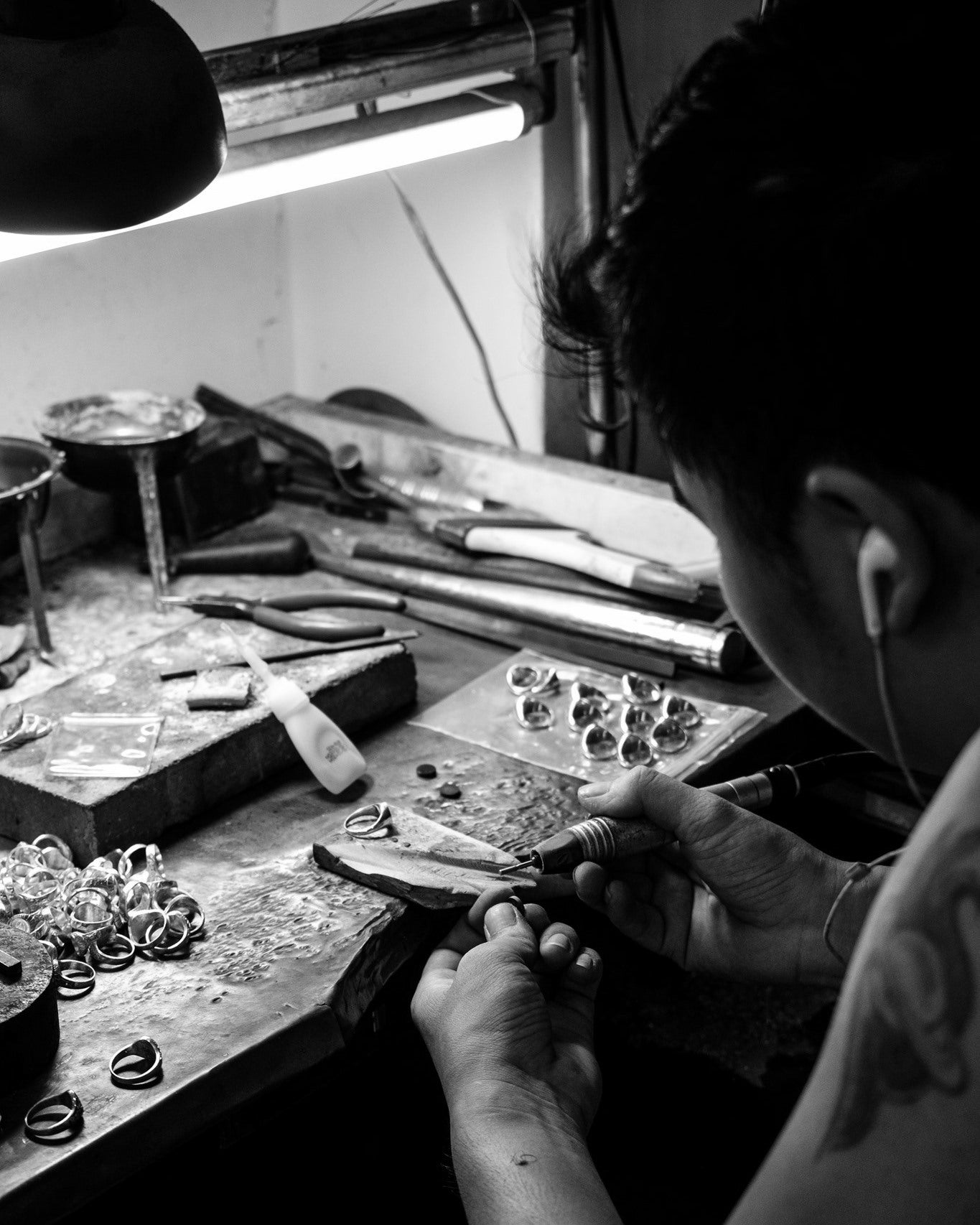 Cómo limpiar piezas de joyería de plata esterlina chapadas en rodio