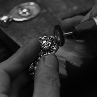 The Difference Between Handmade and Mass Produced Jewelry