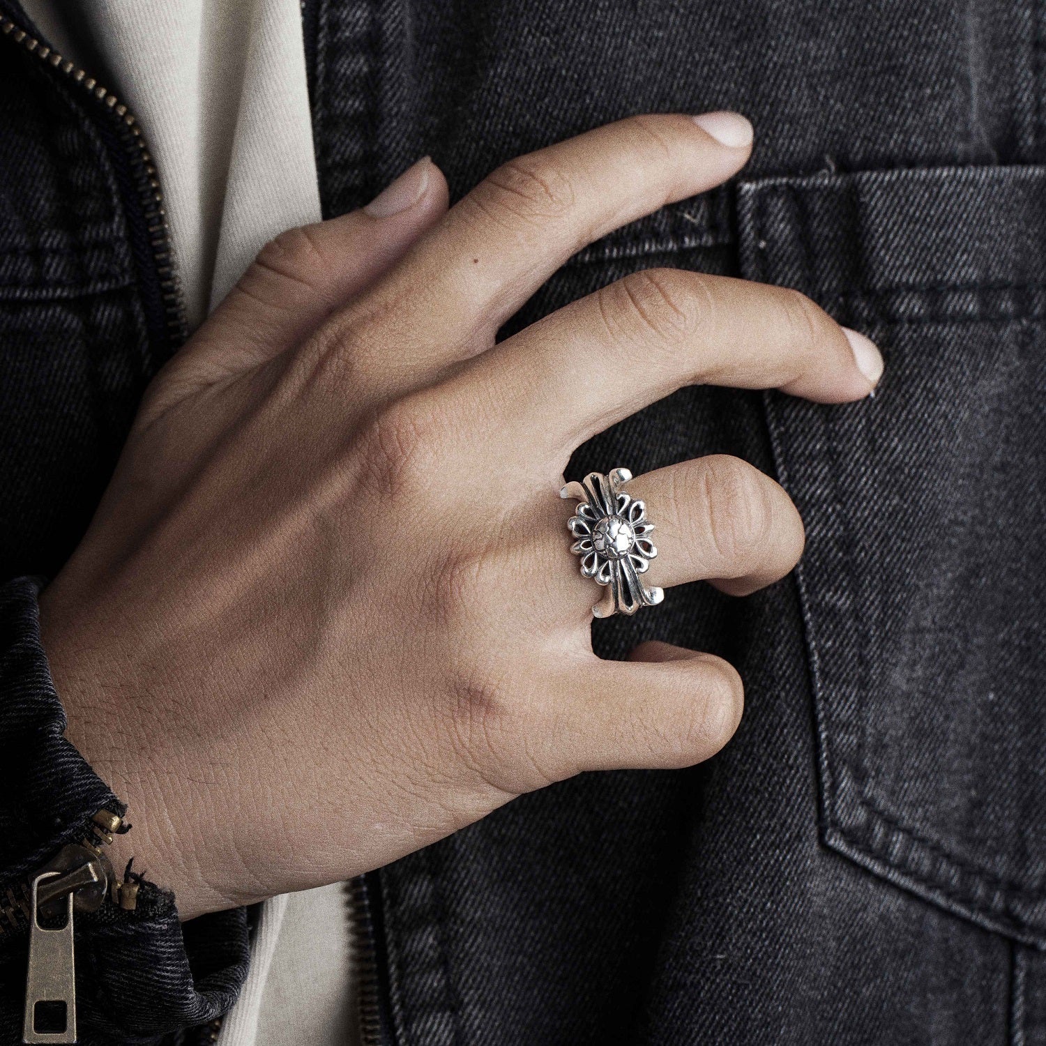 Redwood Sunflower Black Silver – Helios Global